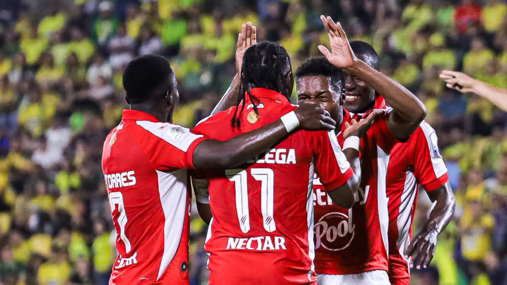 Santa Fe y Bucaramanga disputan en El Campin paso a cuadrangulares
